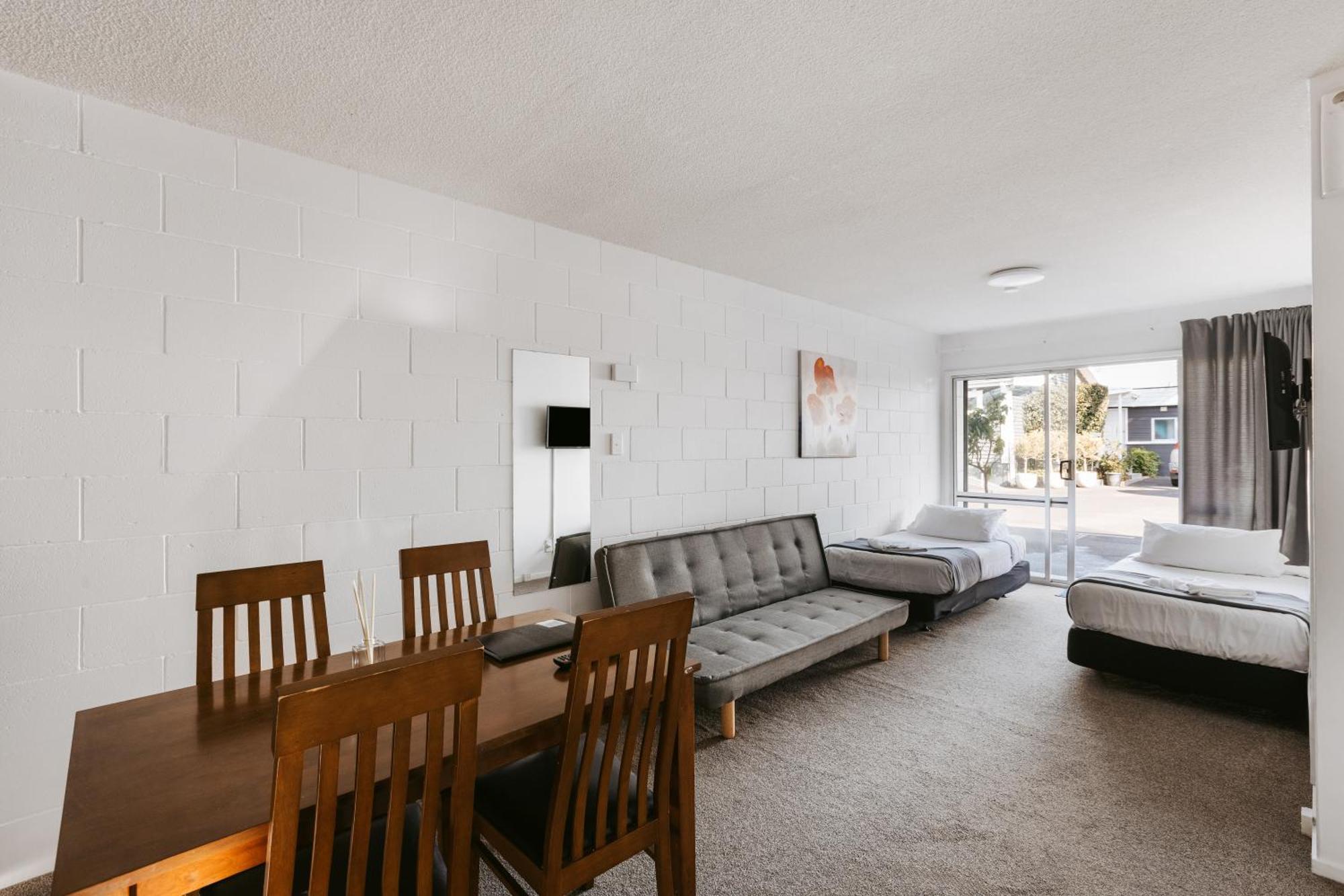 Roselands Motel 4*